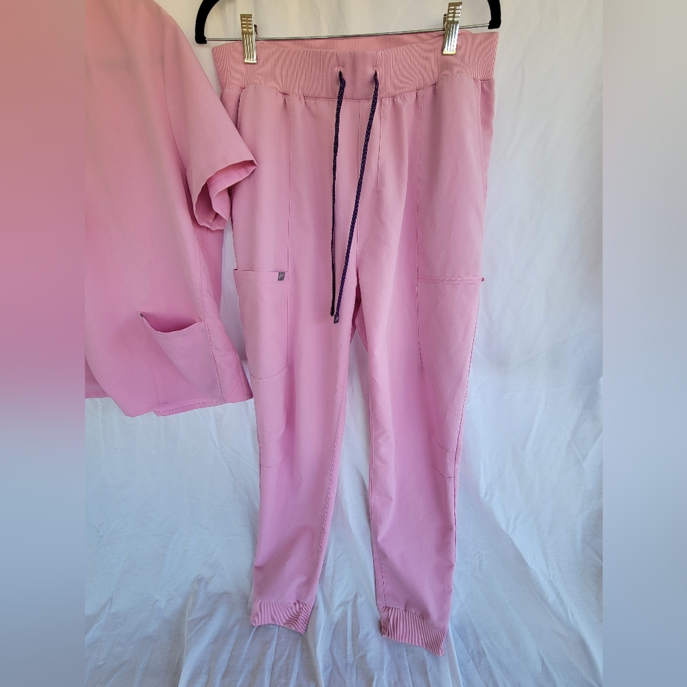 Fabletics Pink Scrub Set - Picture 3 of 4